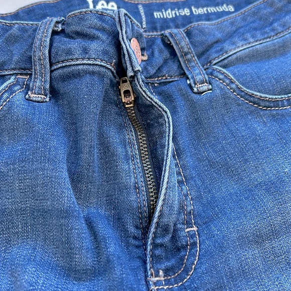 Lee Riders Bermuda Shorts Women’s Size Medium Blue Denim Midrise - Picture 3 of 6